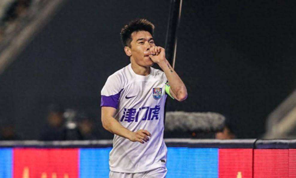 津门虎喜提首胜新鹏城难求首球