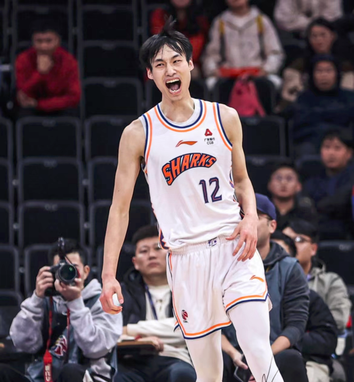 22岁海归后卫致命一击,球迷:再进化一下,可以忘掉郭昊文了_戴昊_上海