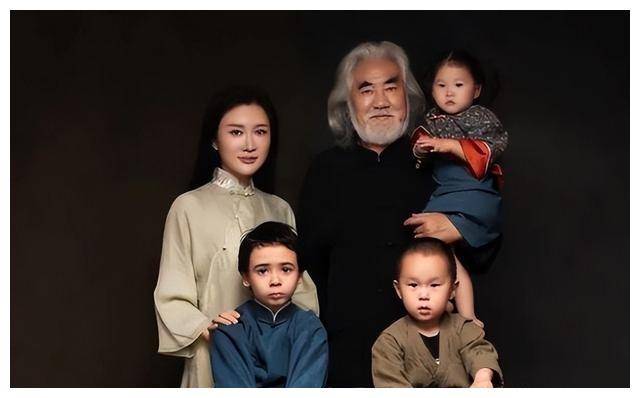 42岁妻子再怀孕,72岁张纪中喜迎三胎,45岁大女儿已是总裁_杜星霖_生活