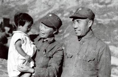 她为掩护丈夫撤离而英勇就义,头颅被割下示众,牺牲时年仅23岁_伍若兰