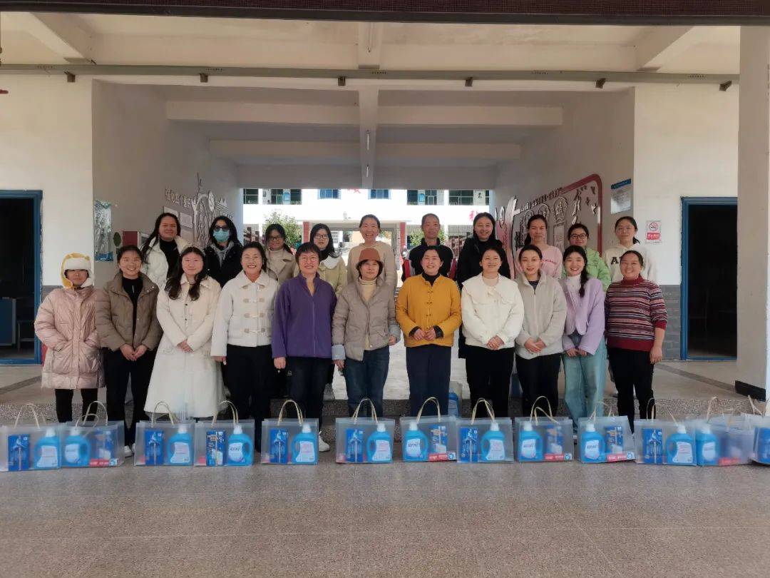 巾帼风采,闪耀校园——寻乌县澄江中学举行庆祝三八妇女节趣味活动