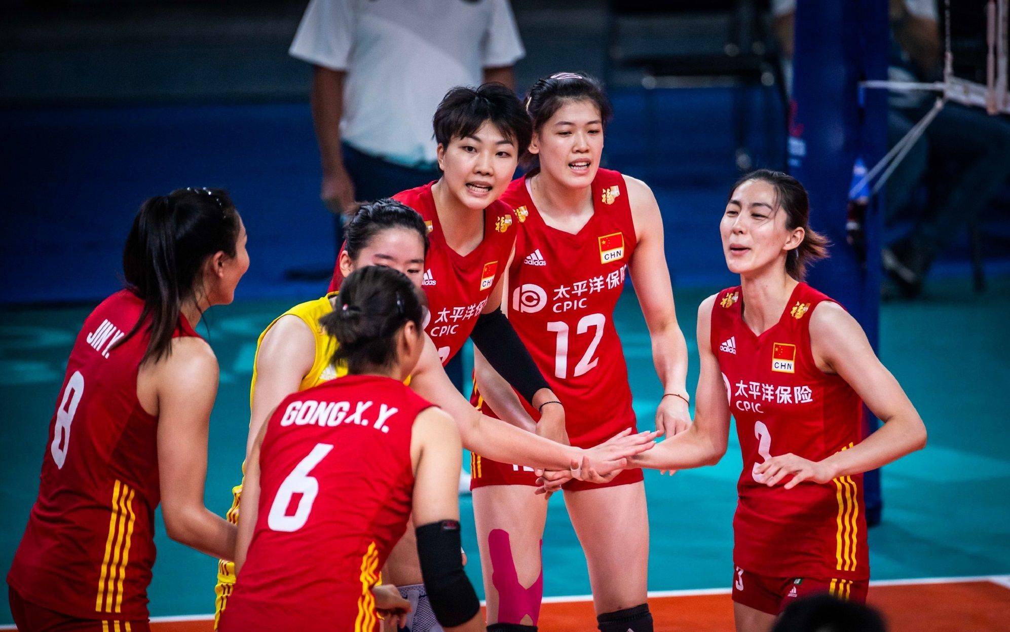 中国女排分组训练赛,2大主力进入替补组,21岁小将顶替王芸璐