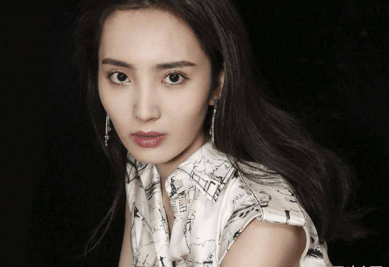 王紫璇能演敢演形象多变不受限,从神婆到女警,装腔作势也是优势_剧中_