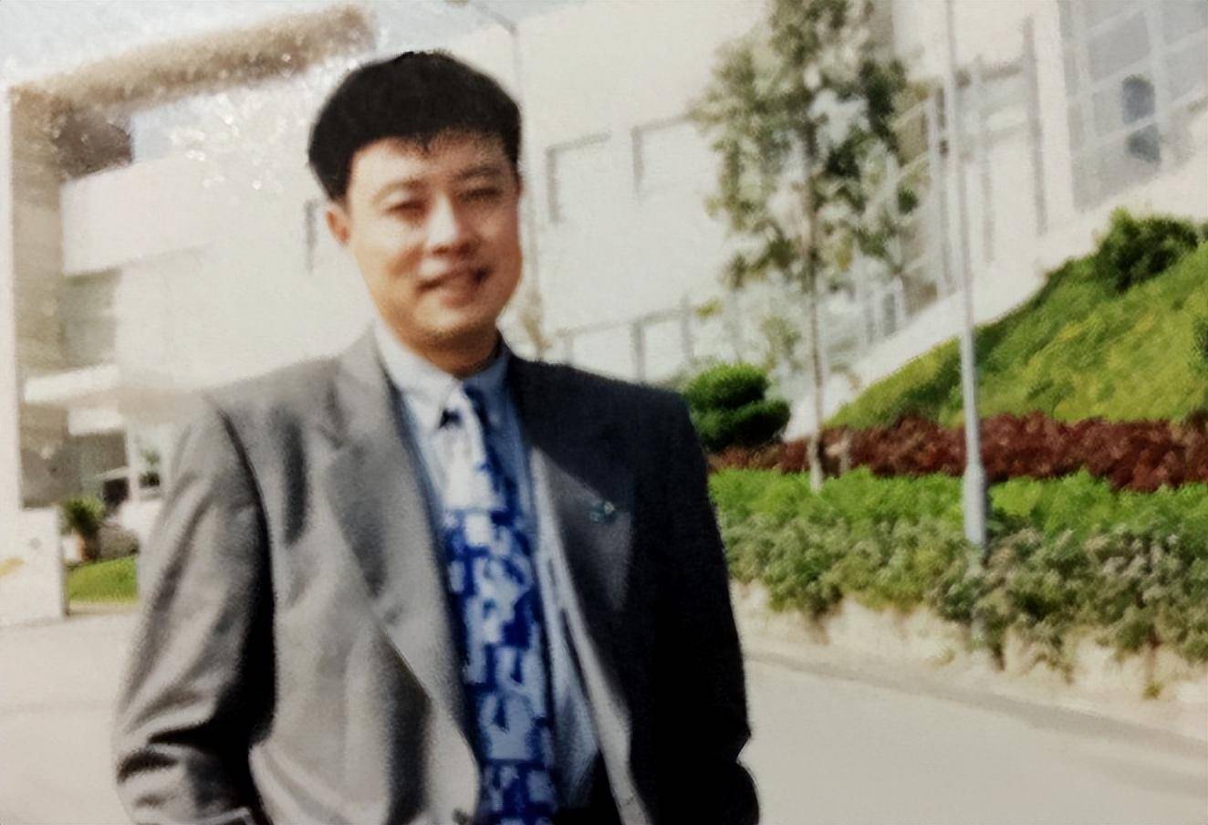 一提到气象台主持人,大家首先想到的一定是宋英杰,但其实他真正的身份