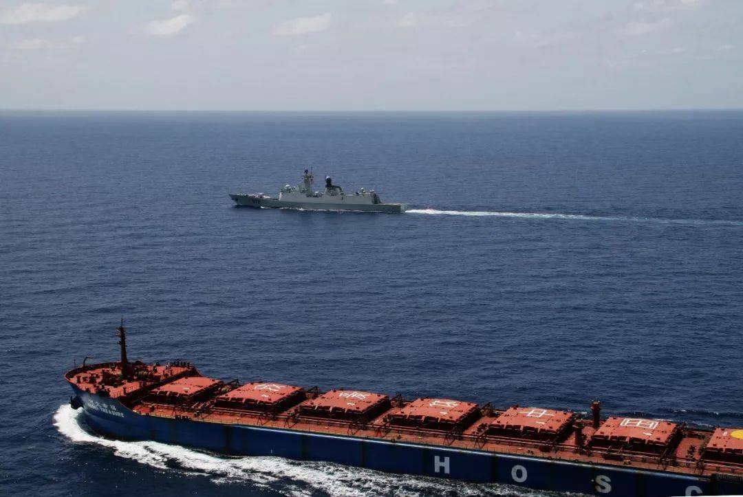 原创胡塞变抗美急先锋一艘悬挂别国国旗的美国货船发生爆炸