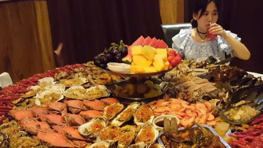 原创吃播的骗局大龙虾是道具盘子是特制的看完才明白