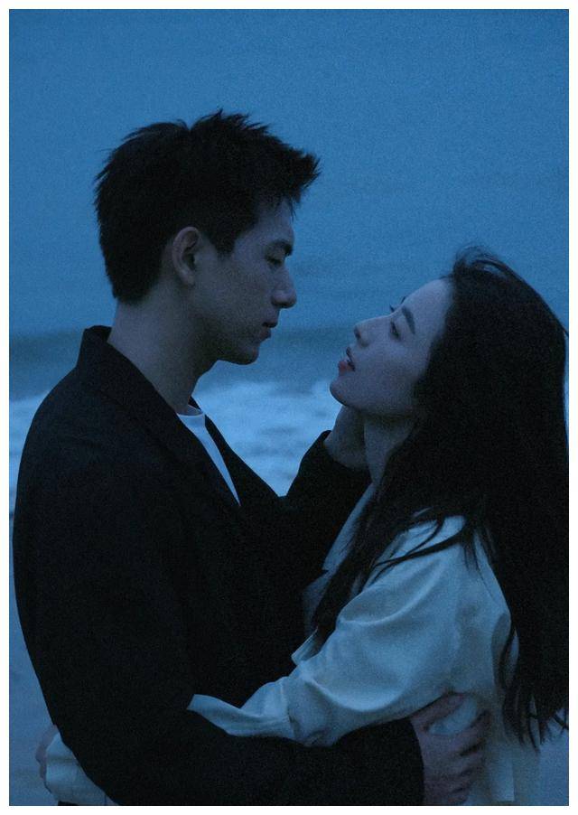 李现周雨彤浪漫热吻海边风光无限甜蜜瞬间