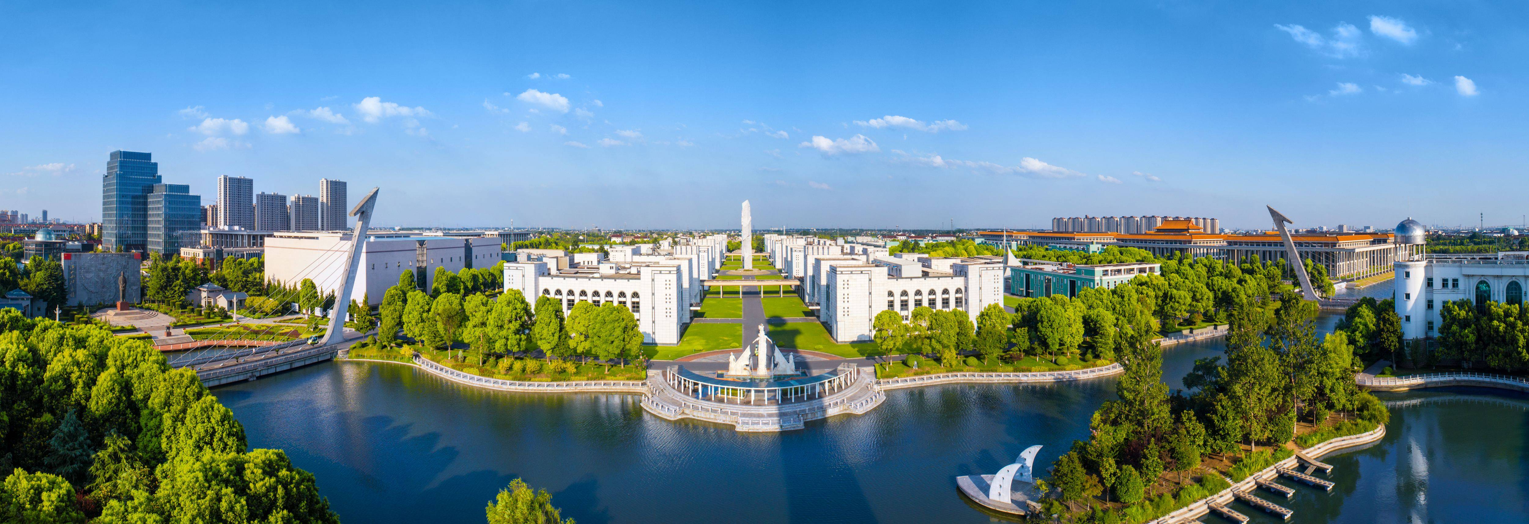 新华日报整版聚焦扬子江药业集团高质量发展蹄疾步稳