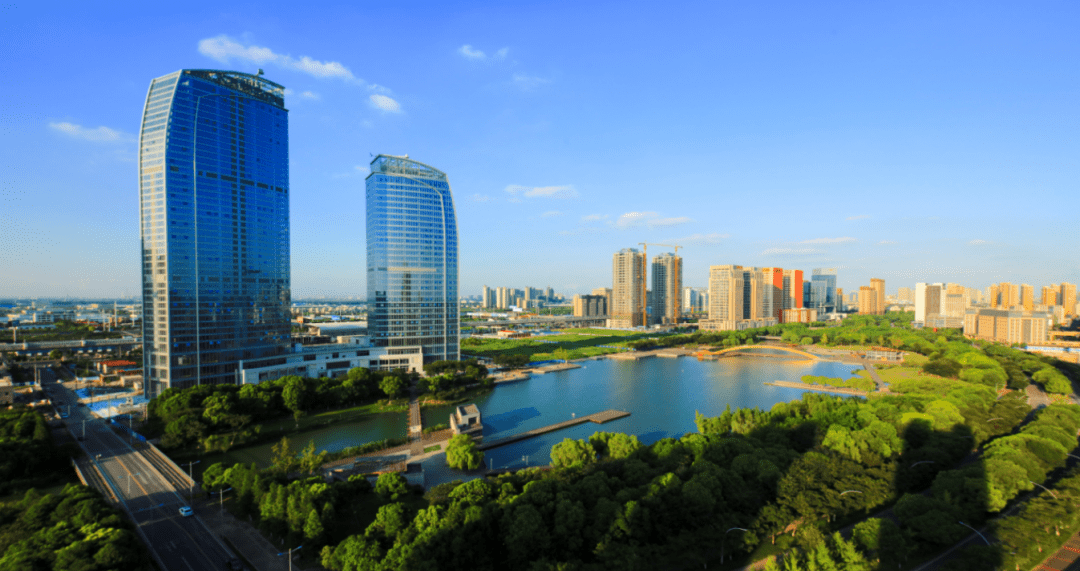 花桥建滔广场项目共由两幢商业裙楼及四幢塔楼组成售楼处客服热线:400