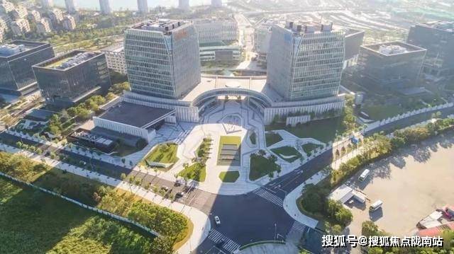 兰香湖壹号奢阔一线湖景大平层兰香湖壹号豪宅级约230270㎡改善大平层