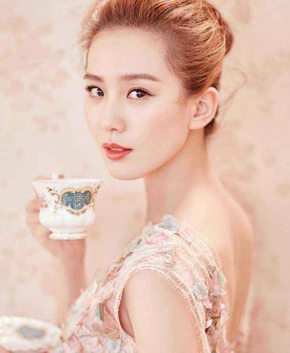 原创刘诗诗无精修图曝光粉色长裙优雅从容路人视角下被喊刘亦菲