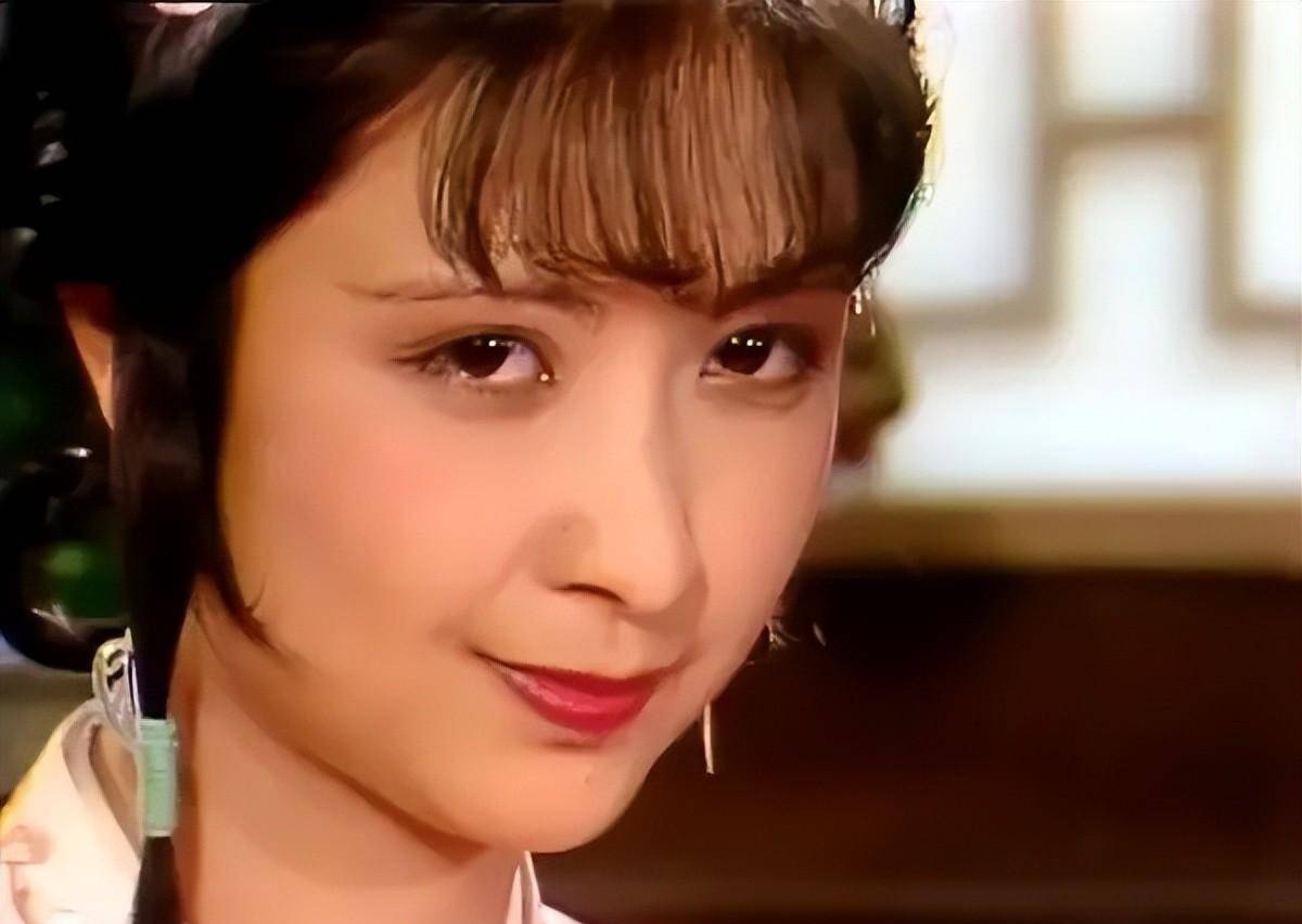 贾琏流泪说道:"二妹妹你生前受的委屈,不要说我是尽知,就是荣宁两府