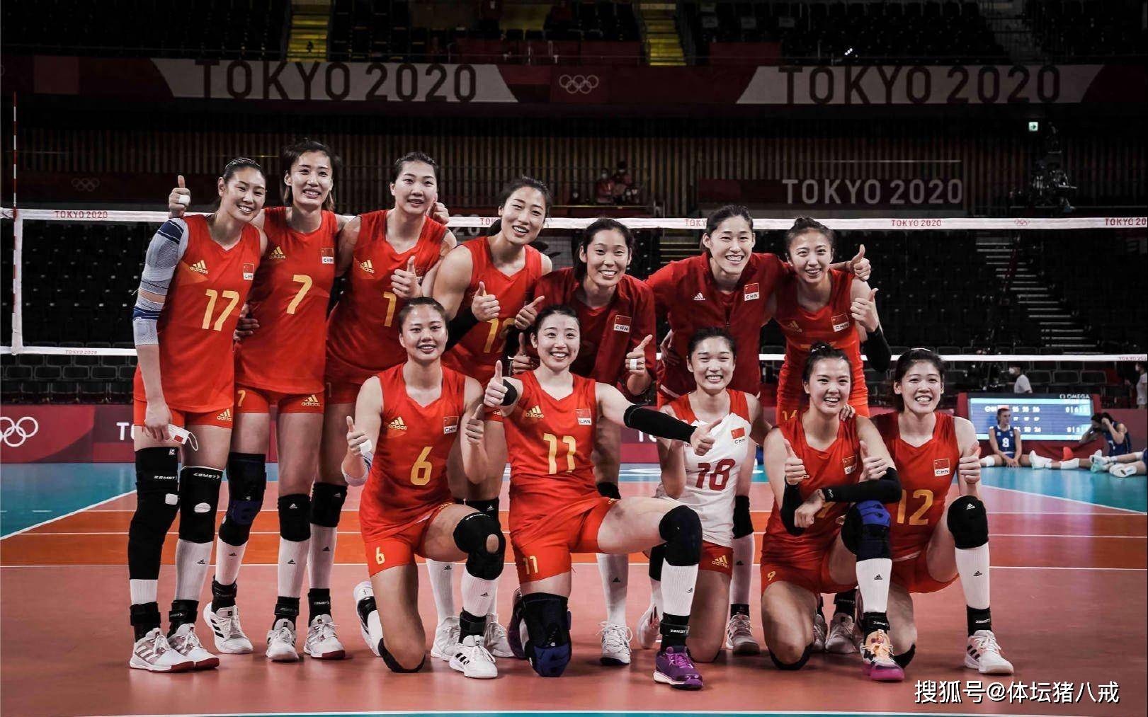 转折点发生在2021年的东京奥运会上,当时中国女排作为卫冕冠军被寄予