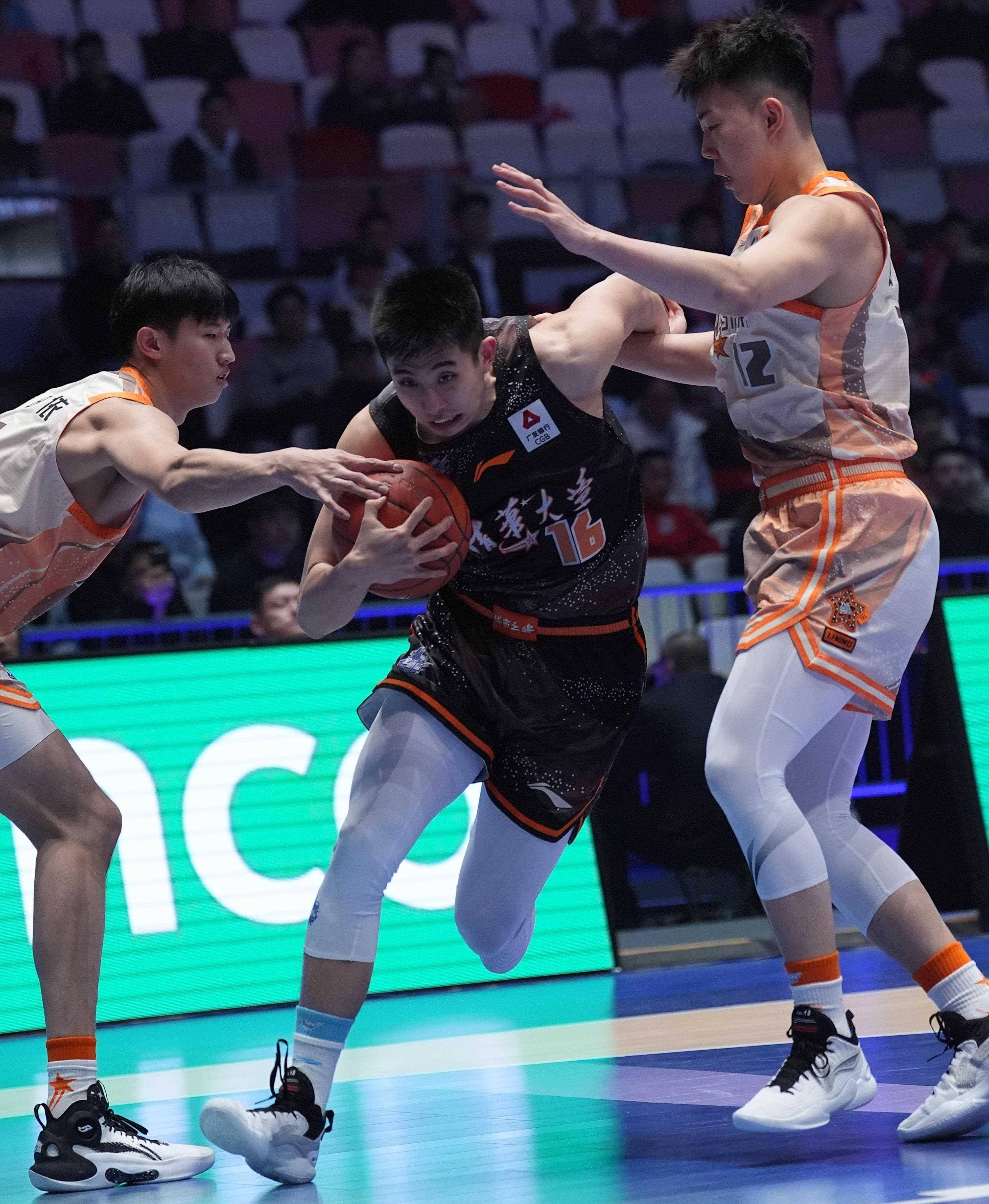 体育篮球cba全明星赛星锐赛清华大学队胜星锐一年级