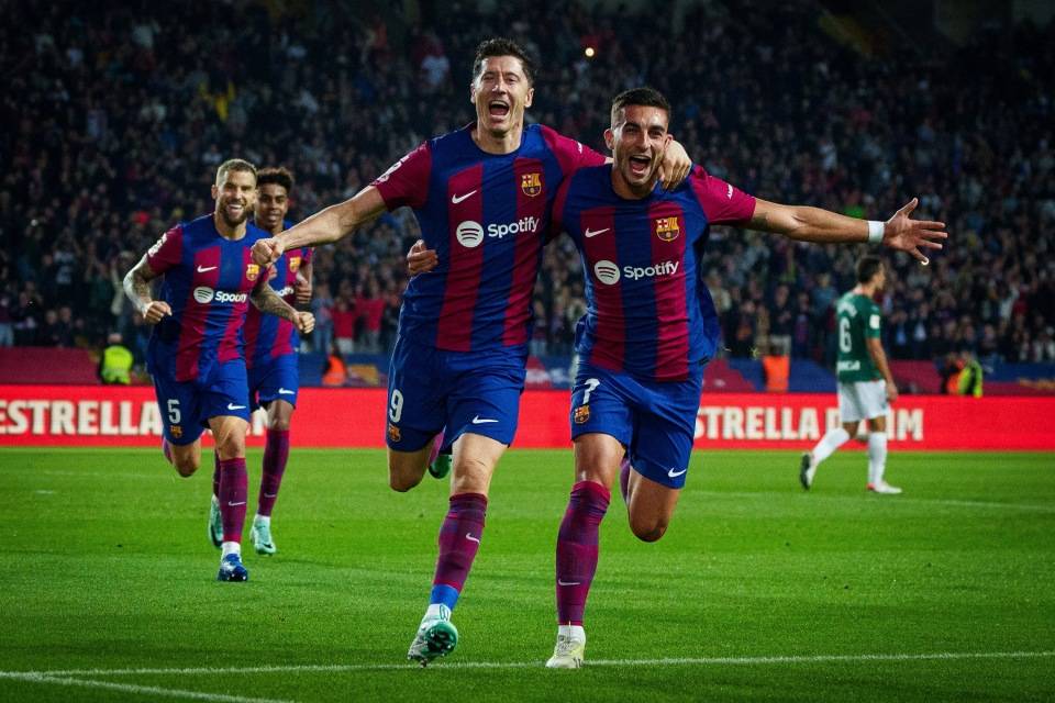 欧冠:巴萨vs那不勒斯,传控队的较量,中场没人了巴萨还靠谱吗?