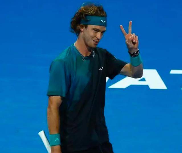 原创迪拜事件平息后变回天使卢布列夫成立基金会将关爱儿童事业升级