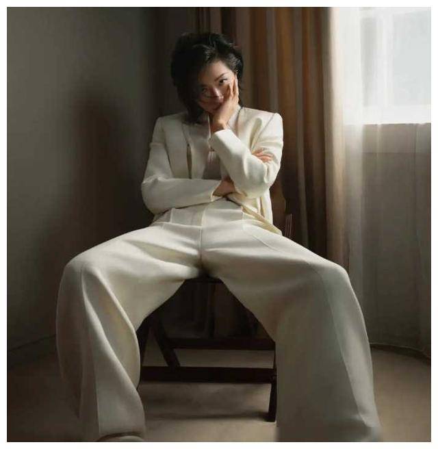 原创万茜人设崩塌真实性暴露人淡如菊风格魅力隐现