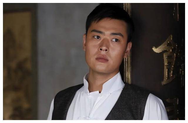 张桐_战卫华_形象