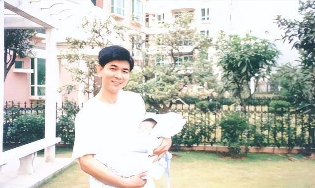 广东父亲离婚后独自养娃19年:儿子考上美国名校,却自杀了_张岳_孩子