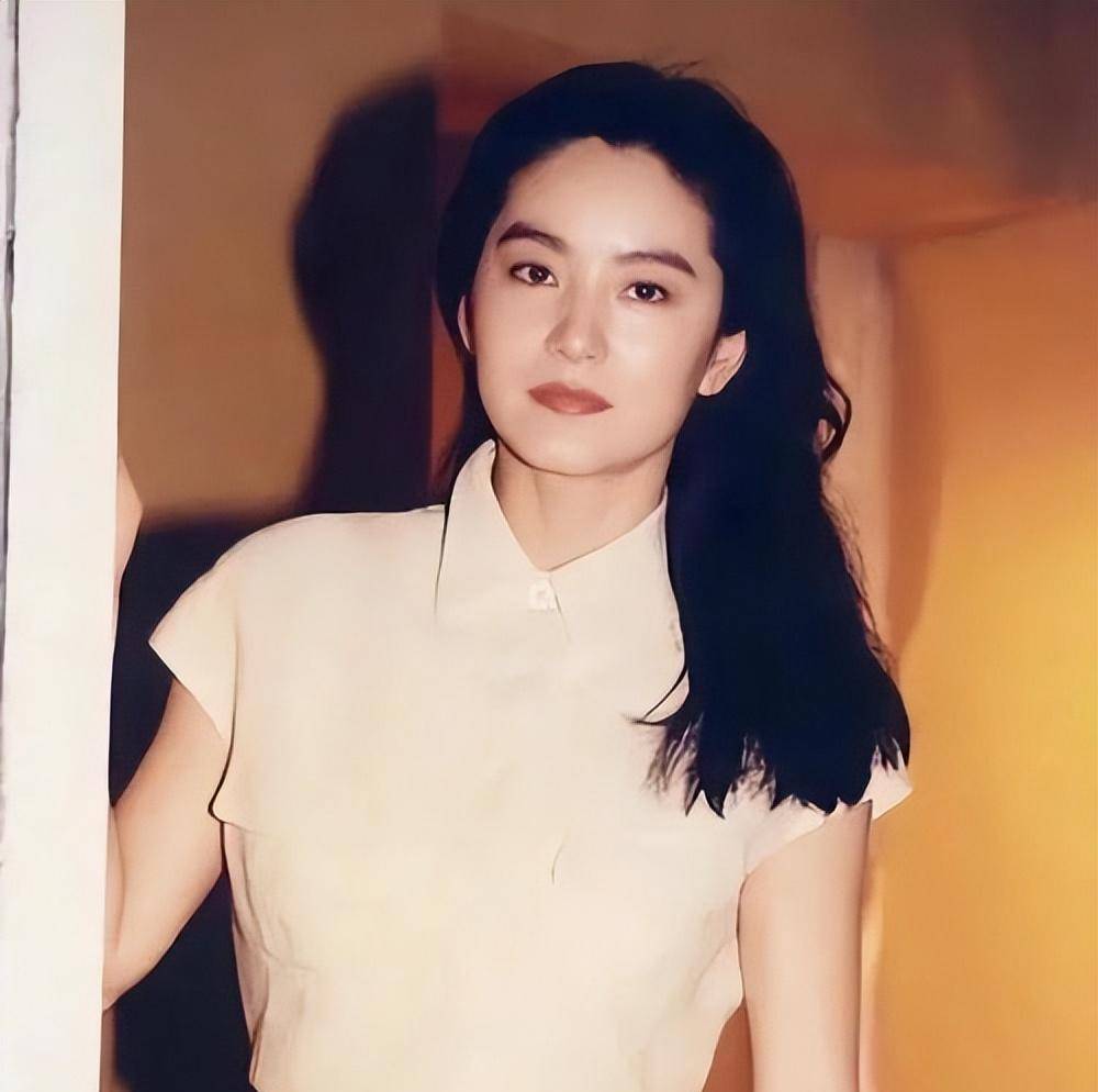 在这期间,夫妇二人生育了儿子林成森和女儿林青霞,林丽霞.