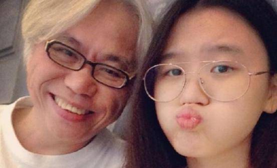 原创因黄昏恋走红的17岁女孩林靖恩相恋7年后已失去纯真笑容