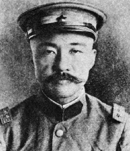 为抢好友妻子,他不惜设计杀害好友,死后却享受到了国葬_李烈钧_龚勇