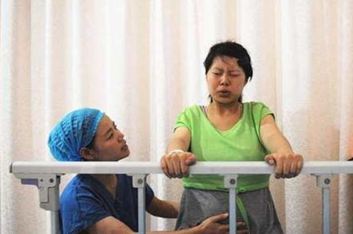 临产前卧床好还是下床走动好哪一个对生产更有帮助