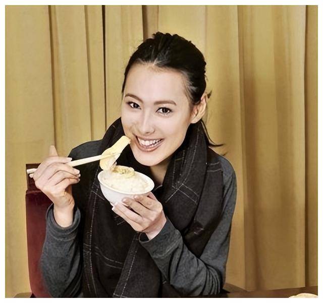 就在3月11日,梁洛施发出的一则动态引发了对她和李泽楷是否会复合的