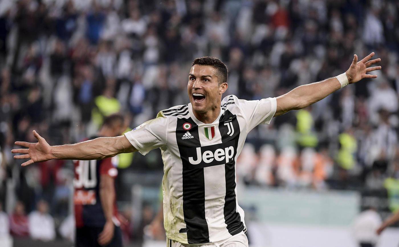 原创库鲁塞夫斯基训练结束了大家都在玩手机只有c罗还在加练