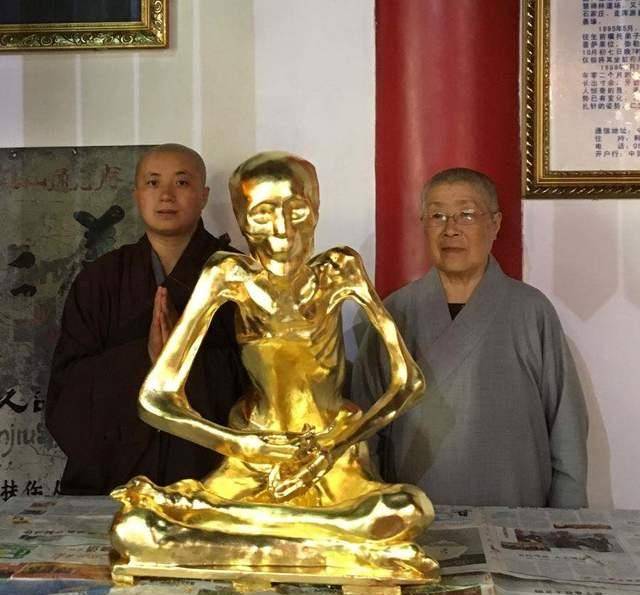 仁义师太真身贴金照片仁义师太出家后,她的任何食物中都绝不放食盐