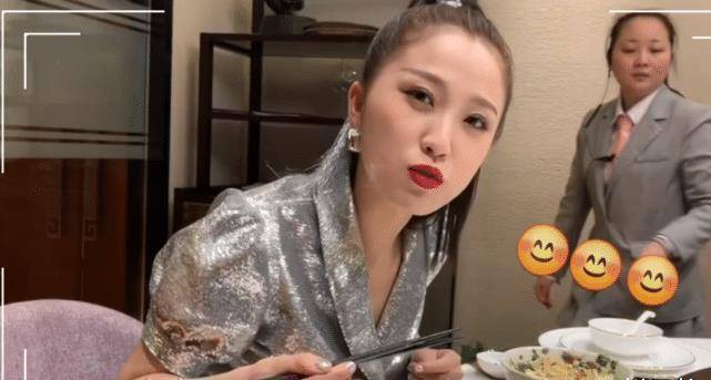 有种"变化"叫虞书欣漂亮,一口吃掉美食,看到她体重我酸了_身材_因为_