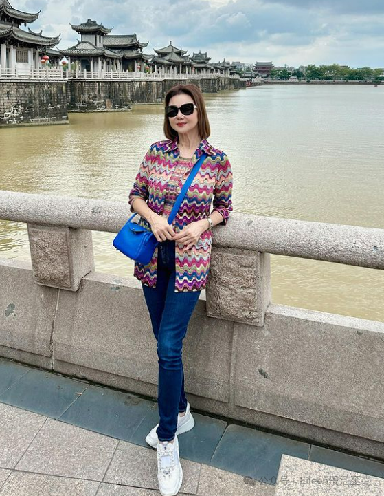 港岛名媛谢玲玲和妹妹谢青青,华为公主孟晚舟,都经常背lindy出镜.