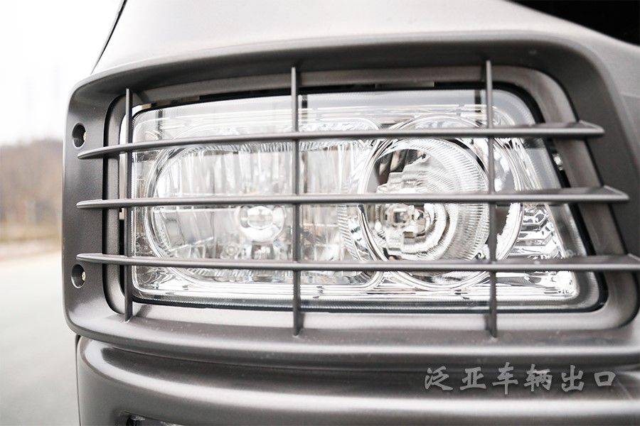 列如:将油箱和工作台踏板结合,将油箱与scr的尿素罐结合等.