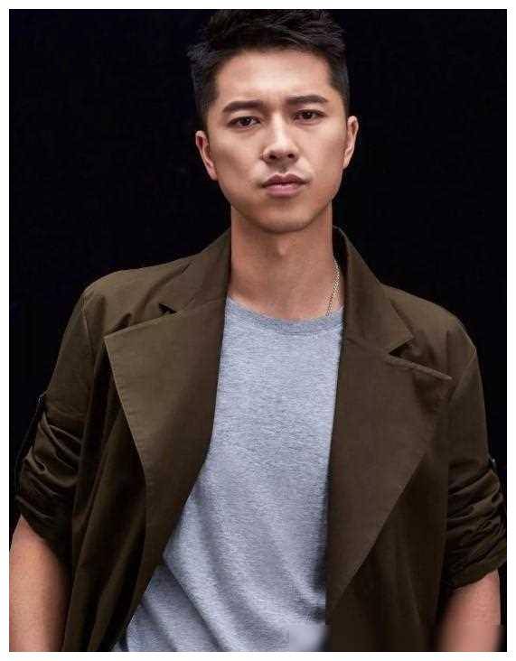 这可不仅仅是一个演员在新加坡过年的轶事,还包裹着一个普通家庭在