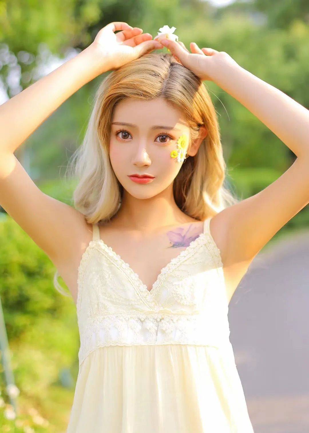 原创狂蟒之灾美女王星辰离异怀孕她魔鬼身材性感火辣