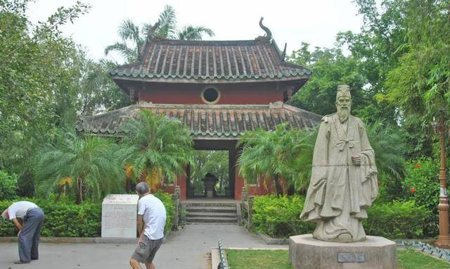 苏辙在雷州呆了一年之久,而苏轼只是待了几天,但是当地多以苏轼的名字