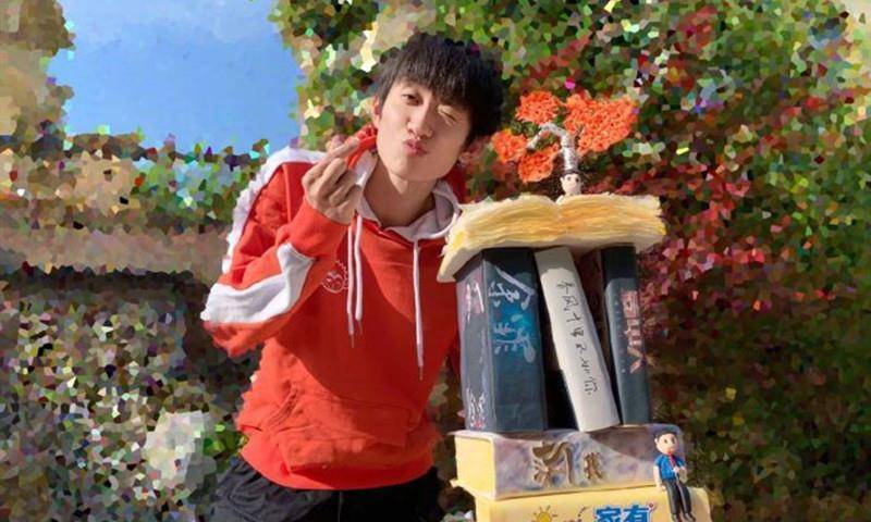 原创张一山生日真挚发文感谢粉丝还晒出搞怪自拍快来看看