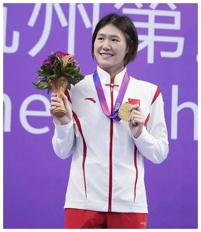 中国泳坛新星叶诗文:与汪顺互动引发爱情传闻,热衷边道游泳.