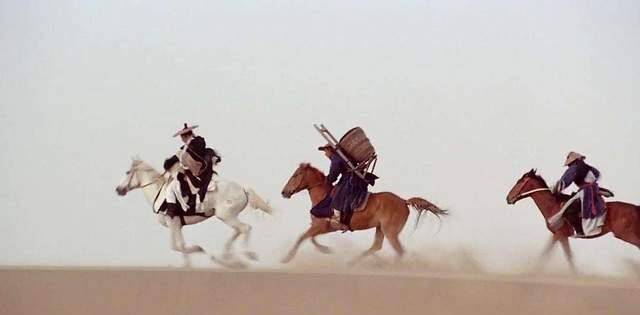 江湖":算命,唱戏,卖假药,跑马女艺人的表演惊险刺激_药丸_乡下人_地位