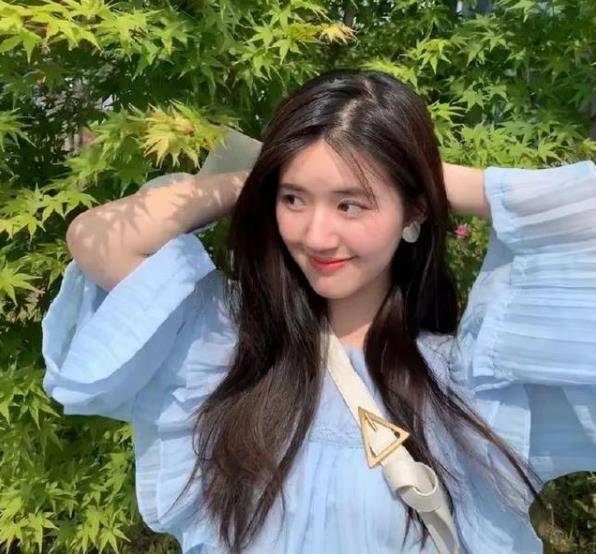 赵露思太会穿淡蓝色纱裙遮不住好身材仙女气质很迷人