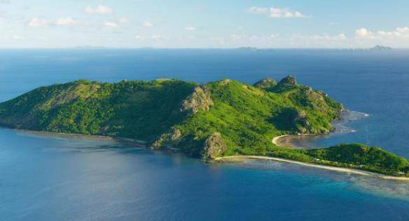 原创我国唯一蛇岛2万多条毒蛇生活于此饮水都靠人工送