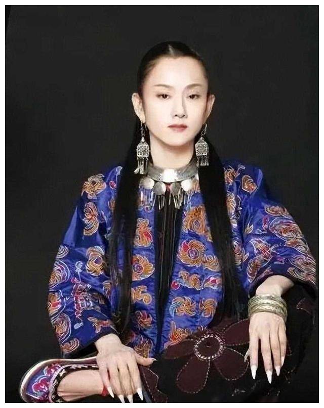 杨丽萍私生活曝光洗澡需要男助理令人震惊