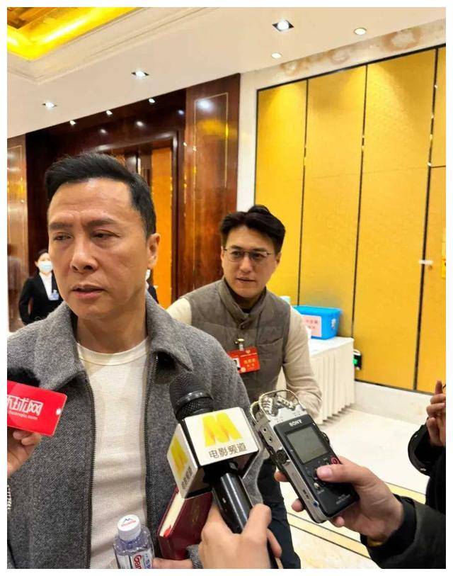 明星大改形象,甄子丹靳东超低调,霍启刚奢华领带惹关注_两会_姚明