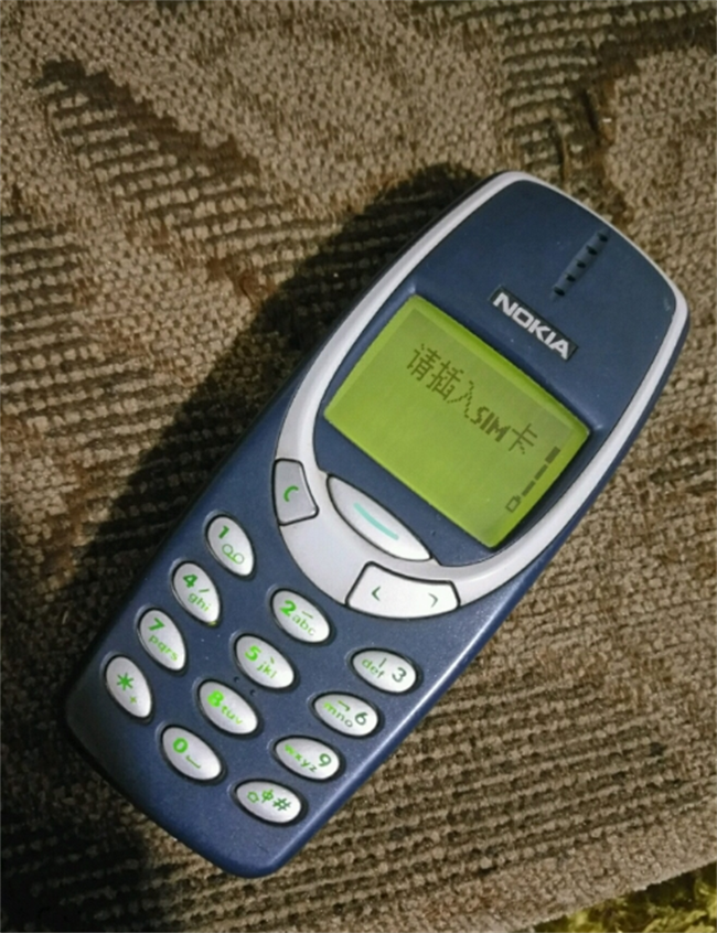 在没有意外的情况下,诺基亚3310的寿命随便能达到五,六年之久,谈得
