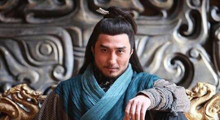 如此,李密成了瓦岗军统军元帅,翟让则退居二把手,成了司徒.