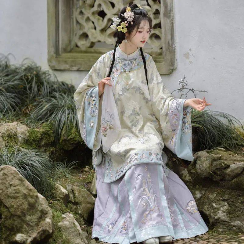 数据_相关_汉服_销售额