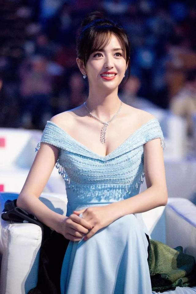 原创佟丽娅学生照曝光众人惊呼这才是真正的国宝级美貌