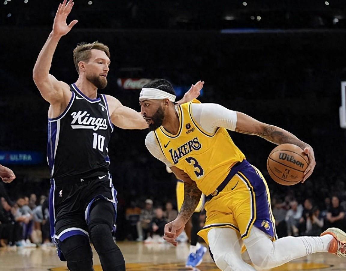 国王横扫湖人,浓眉0-10是小萨玩具,老詹成巴恩斯瞄准镜_里维斯_詹姆斯