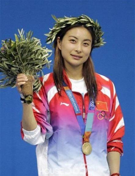 原创和郭晶晶确立关系仅1年霍启刚就身陷绯闻她却直言没有关系