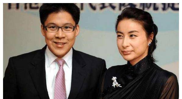 原创郭晶晶为何轻松获得豪门认可带你看看她回娘家排场就明白了